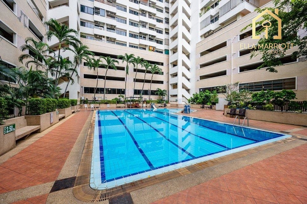 2-Bedroom Condo at Saranjai Mansion — 3 min walk to BTS Nana 24