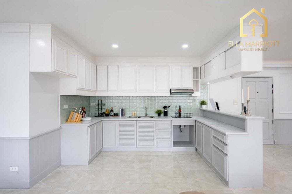 2-Bedroom Condo at Saranjai Mansion — 3 min walk to BTS Nana 4