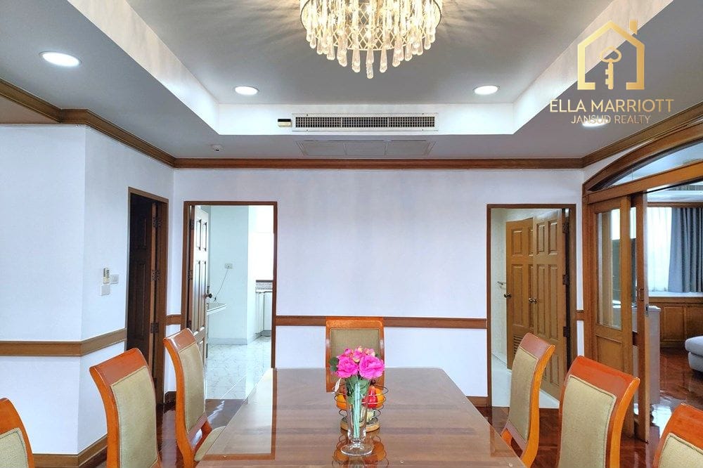 Pet-Friendly Condo with Maid's Quarter in Sukhumvit 26, Bangkok 11