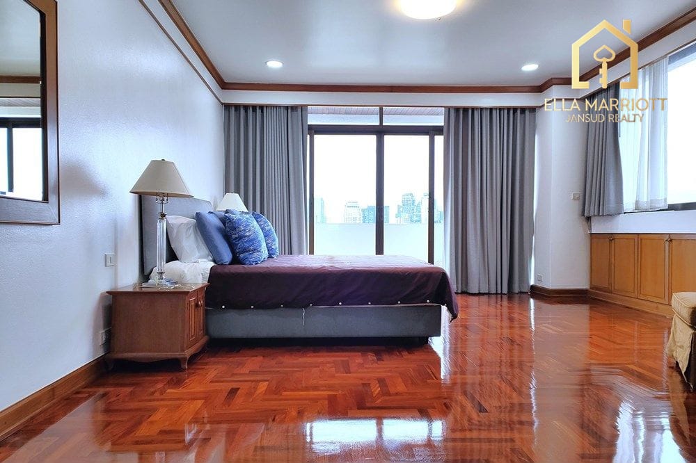 Pet-Friendly Condo with Maid's Quarter in Sukhumvit 26, Bangkok 12