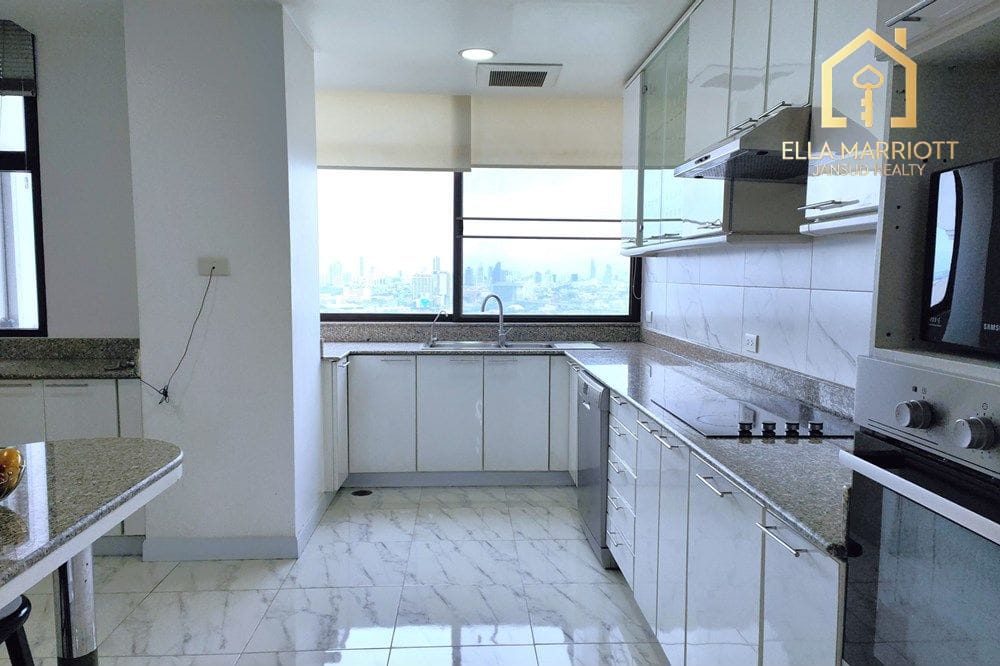 Pet-Friendly Condo with Maid's Quarter in Sukhumvit 26, Bangkok 19
