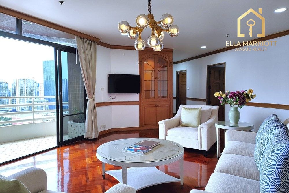 Pet-Friendly Condo with Maid's Quarter in Sukhumvit 26, Bangkok 2