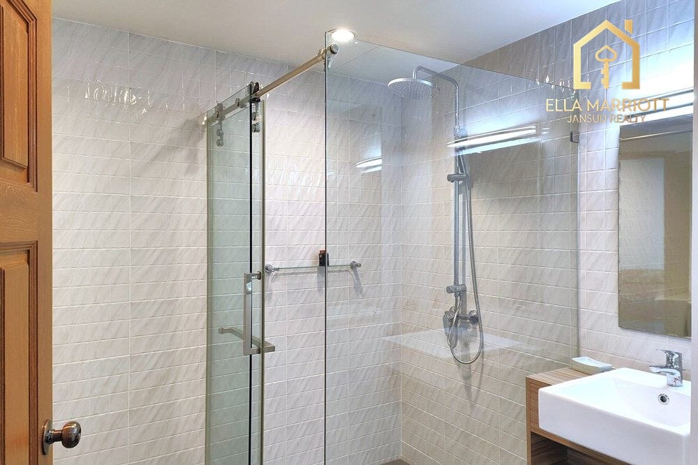 Pet-Friendly Condo with Maid's Quarter in Sukhumvit 26, Bangkok 26