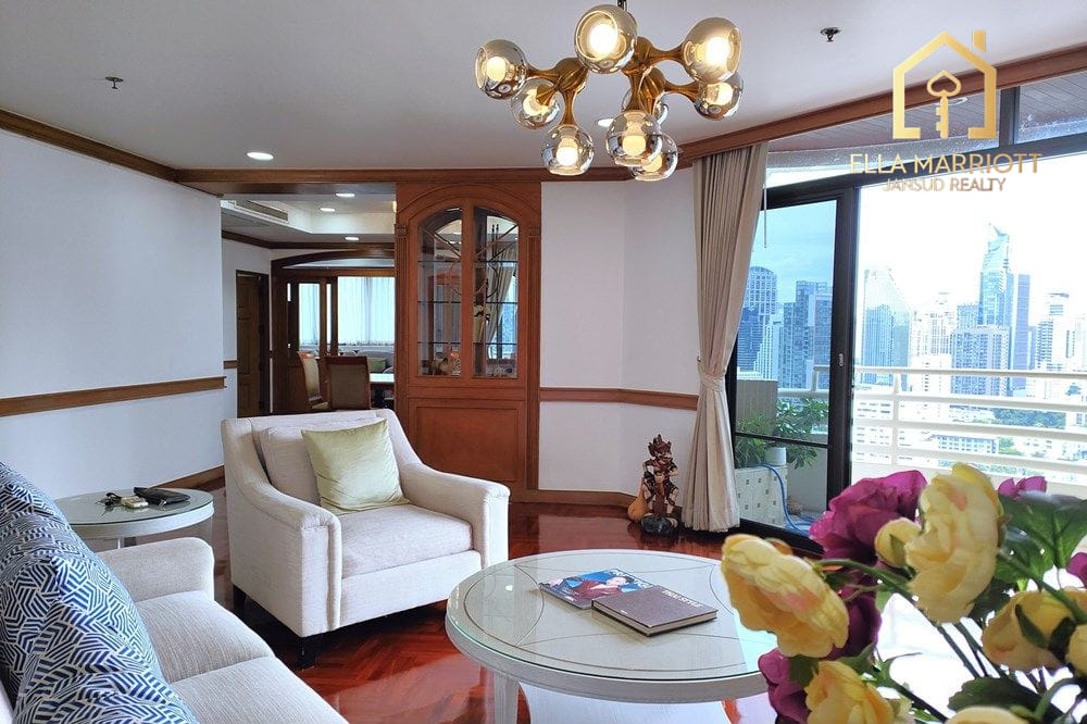 Pet-Friendly Condo with Maid's Quarter in Sukhumvit 26, Bangkok 3