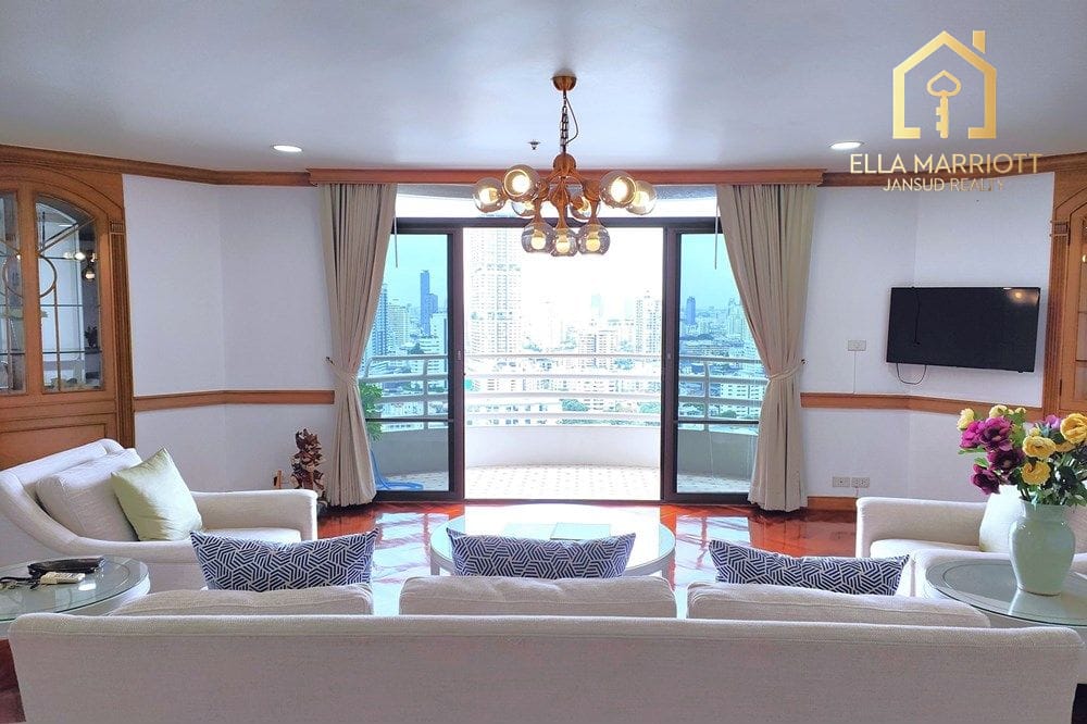 Pet-Friendly Condo with Maid's Quarter in Sukhumvit 26, Bangkok 4