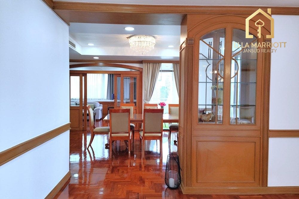 Pet-Friendly Condo with Maid's Quarter in Sukhumvit 26, Bangkok 6