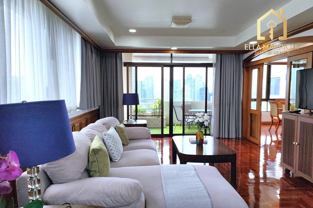 Pet-Friendly Condo with Maid's Quarter in Sukhumvit 26, Bangkok 7
