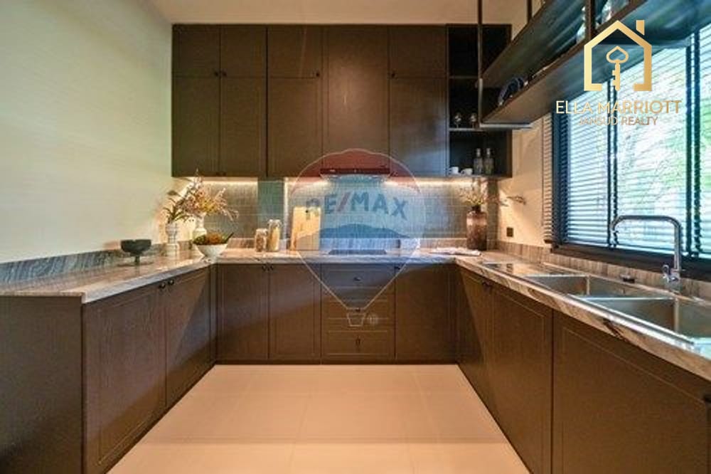4-Bedroom Detached House 19