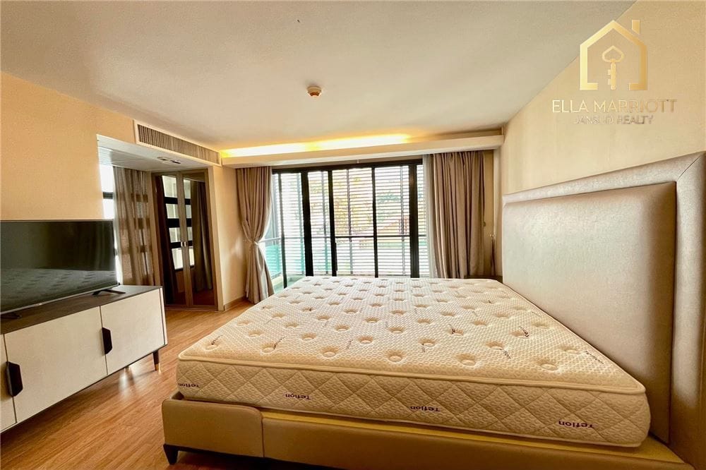 Luxury 3 Bedroom Condo for Sale in Pathum Wan, Bangkok 10