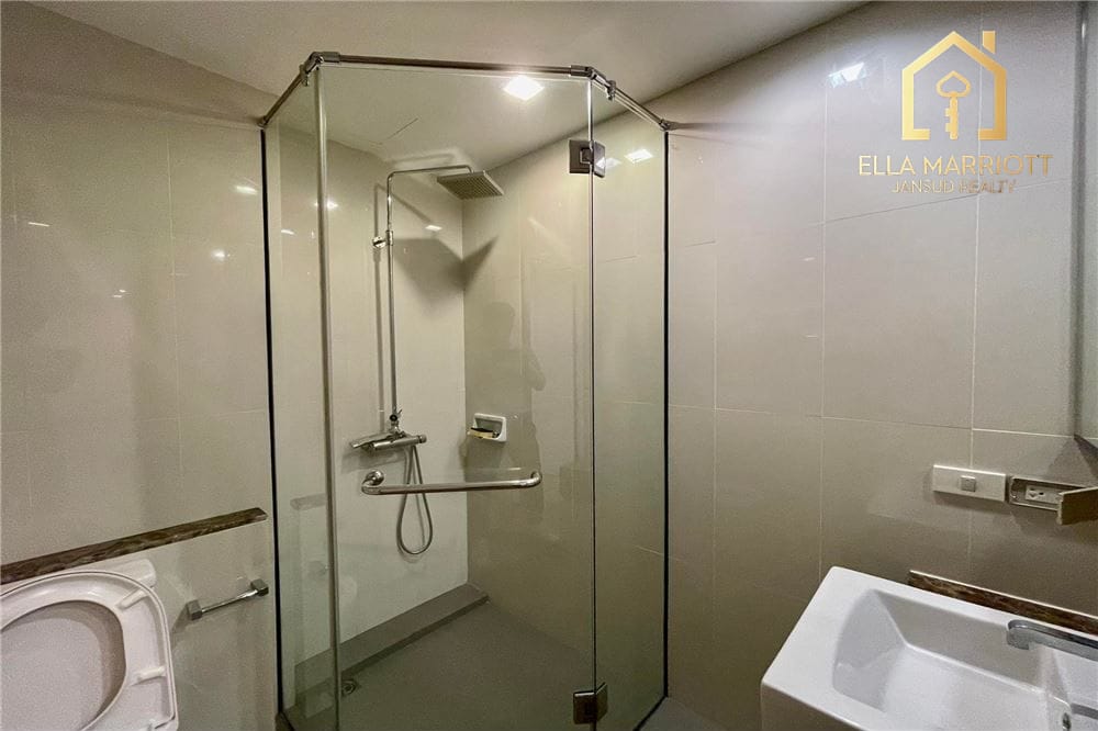 Luxury 3 Bedroom Condo for Sale in Pathum Wan, Bangkok 7