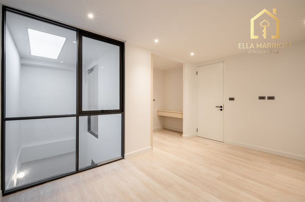 Sale 8.7MB | Renovated Townhome | Pridi 14 | 1km to BTS Phra Khanong 16