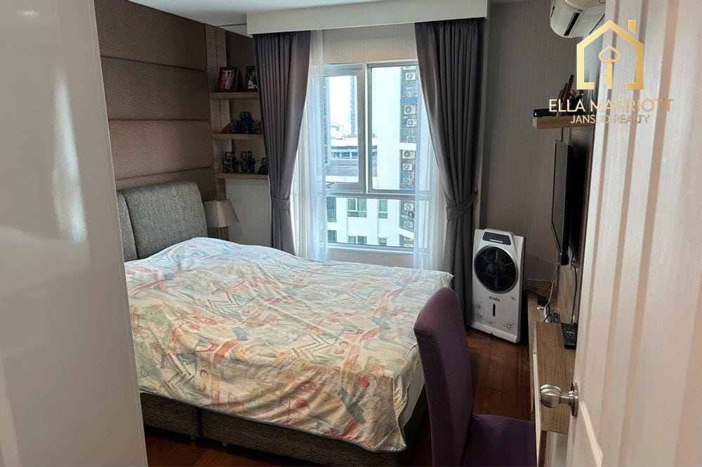 2-Bedroom Condo at Belle Grand Rama 9 12