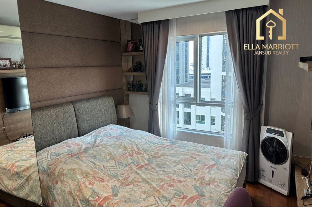 2-Bedroom Condo at Belle Grand Rama 9 13
