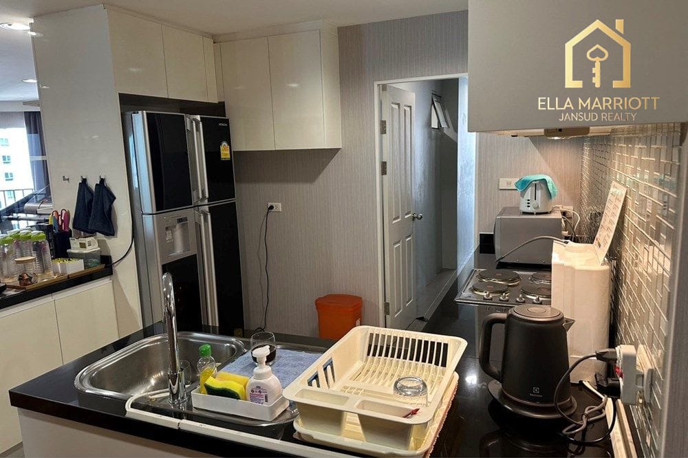 2-Bedroom Condo at Belle Grand Rama 9 4