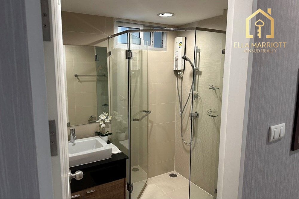 2-Bedroom Condo at Belle Grand Rama 9 7