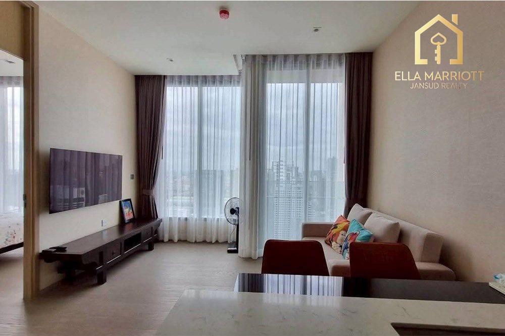 Urban Oasis: Watthana Condo in Bangkok 2