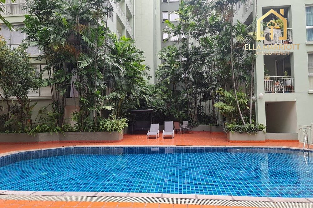 Newly Renovated 2-Bedroom Corner Unit | Low-Rise Condo in Thonglor 10