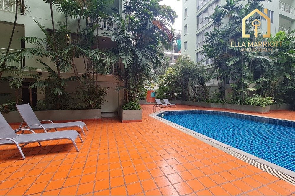 Newly Renovated 2-Bedroom Corner Unit | Low-Rise Condo in Thonglor 11