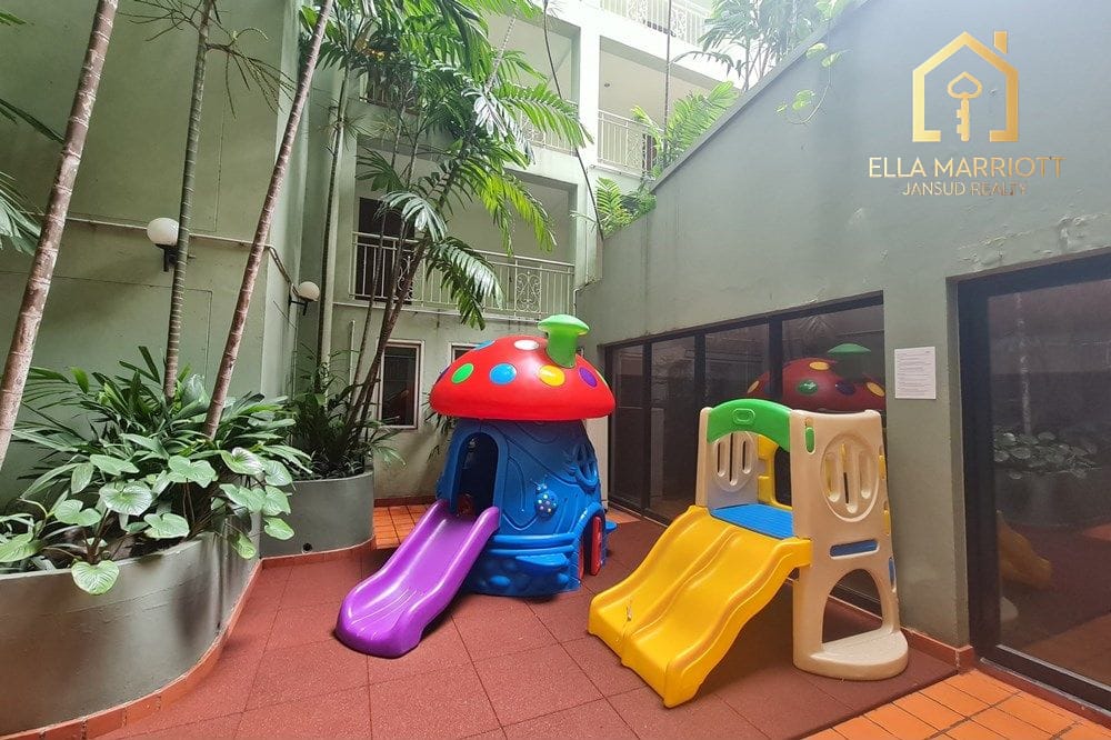 Newly Renovated 2-Bedroom Corner Unit | Low-Rise Condo in Thonglor 12
