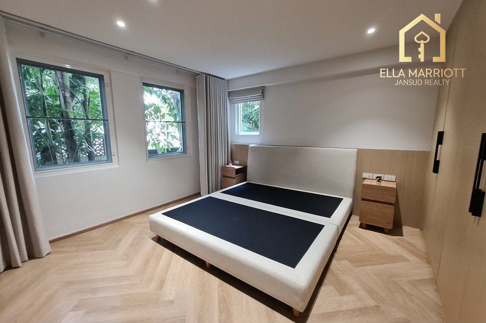 Newly Renovated 2-Bedroom Corner Unit | Low-Rise Condo in Thonglor 6