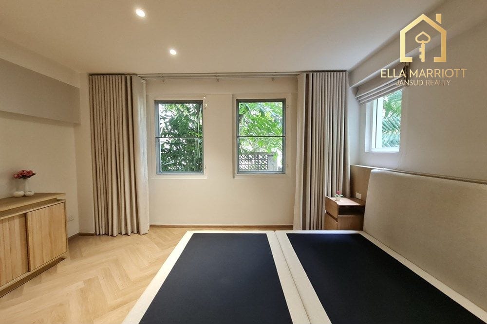 Newly Renovated 2-Bedroom Corner Unit | Low-Rise Condo in Thonglor 7