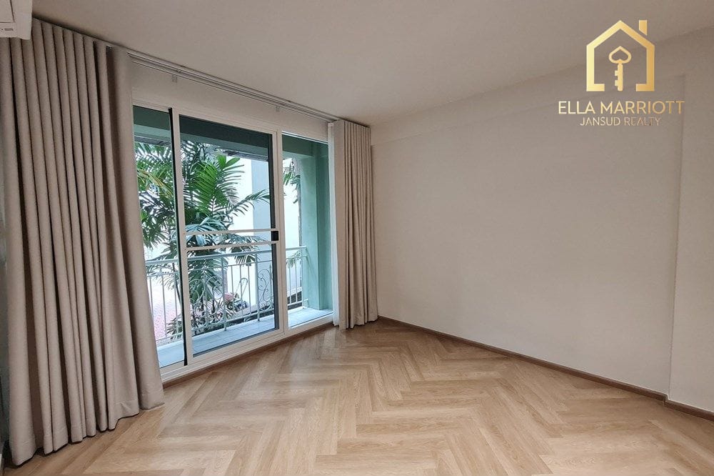 Newly Renovated 2-Bedroom Corner Unit | Low-Rise Condo in Thonglor 9
