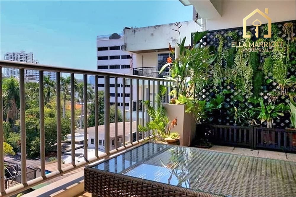 3-Bedroom Condo at Baan Prida — 4 min walk to BTS Nana 5