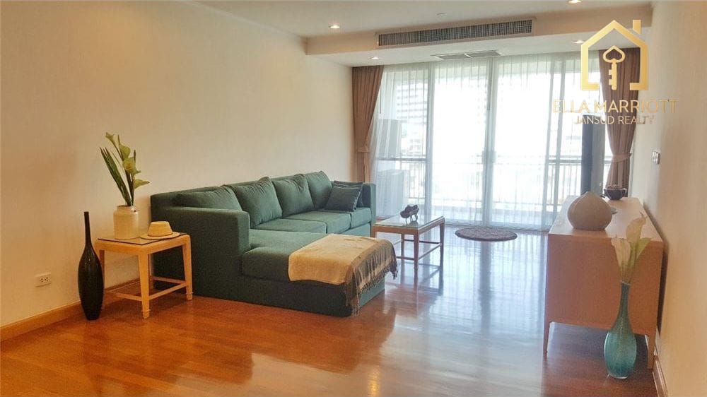 Apartmet 3 Bedrooms+Family room For Rent near BTS Phromphong 3
