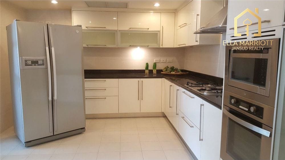 Apartmet 3 Bedrooms+Family room For Rent near BTS Phromphong 5