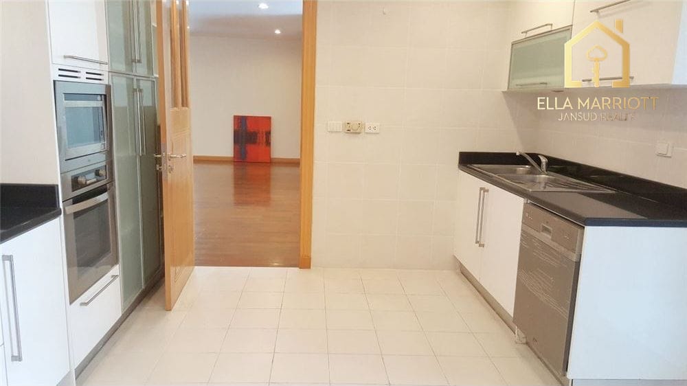 Apartmet 3 Bedrooms+Family room For Rent near BTS Phromphong 6