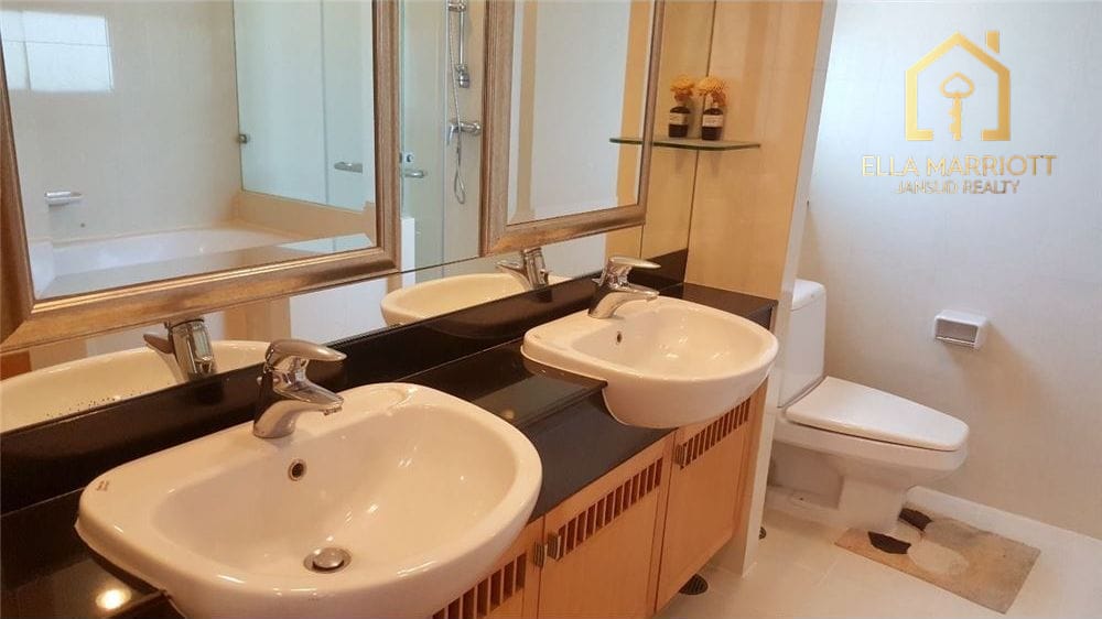 Apartmet 3 Bedrooms+Family room For Rent near BTS Phromphong 8