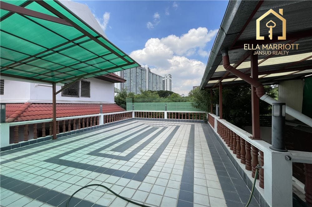 Spacious 4BR Family Home in Sukhumvit 71 Compound - For Rent 2
