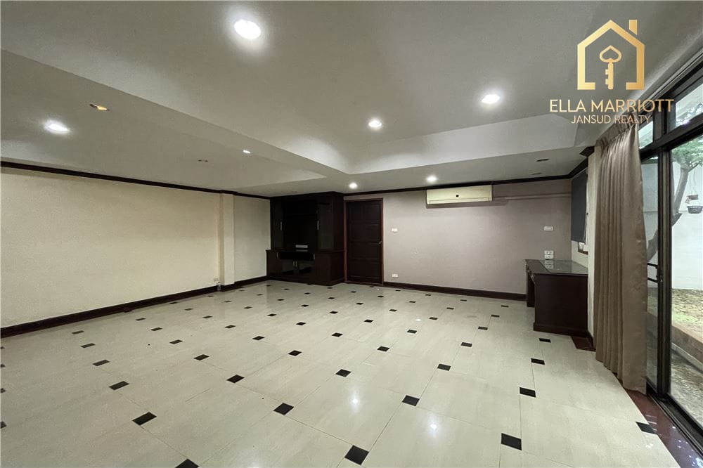 Spacious 4BR Family Home in Sukhumvit 71 Compound - For Rent 3
