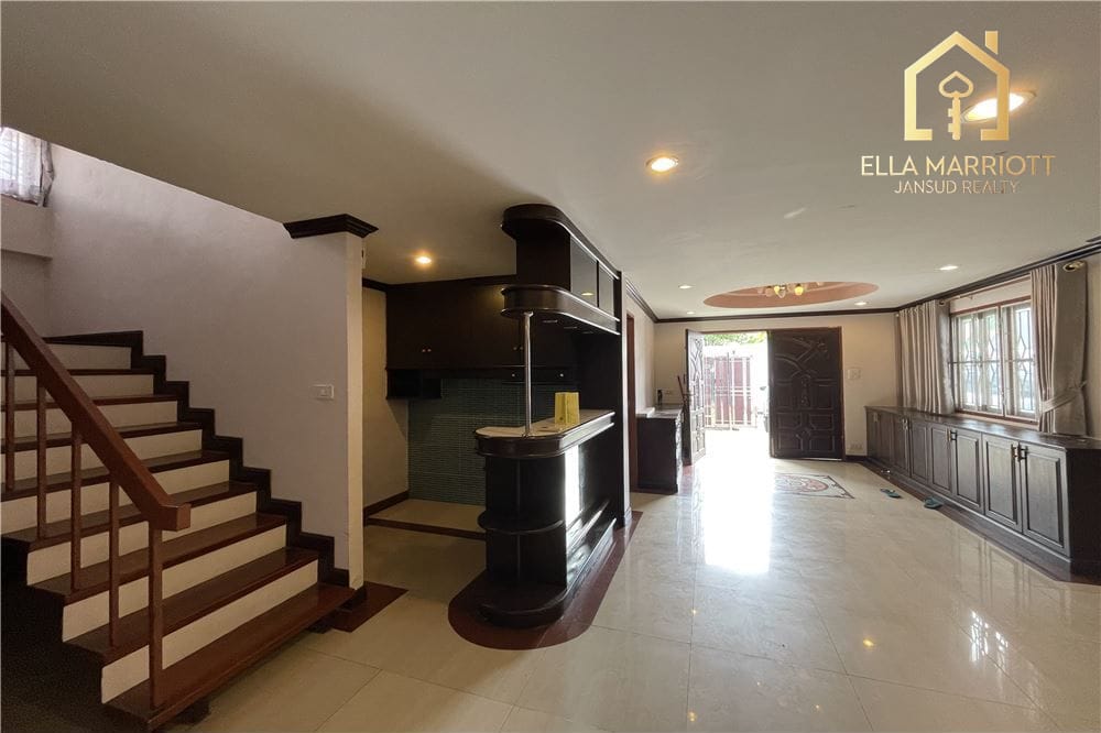 Spacious 4BR Family Home in Sukhumvit 71 Compound - For Rent 5