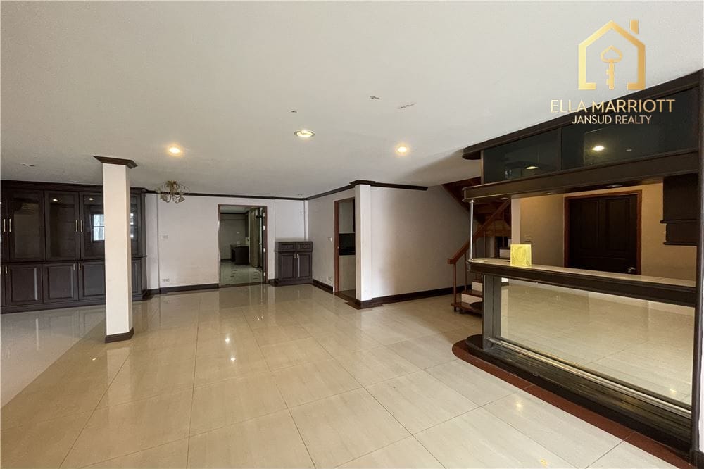 Spacious 4BR Family Home in Sukhumvit 71 Compound - For Rent 6