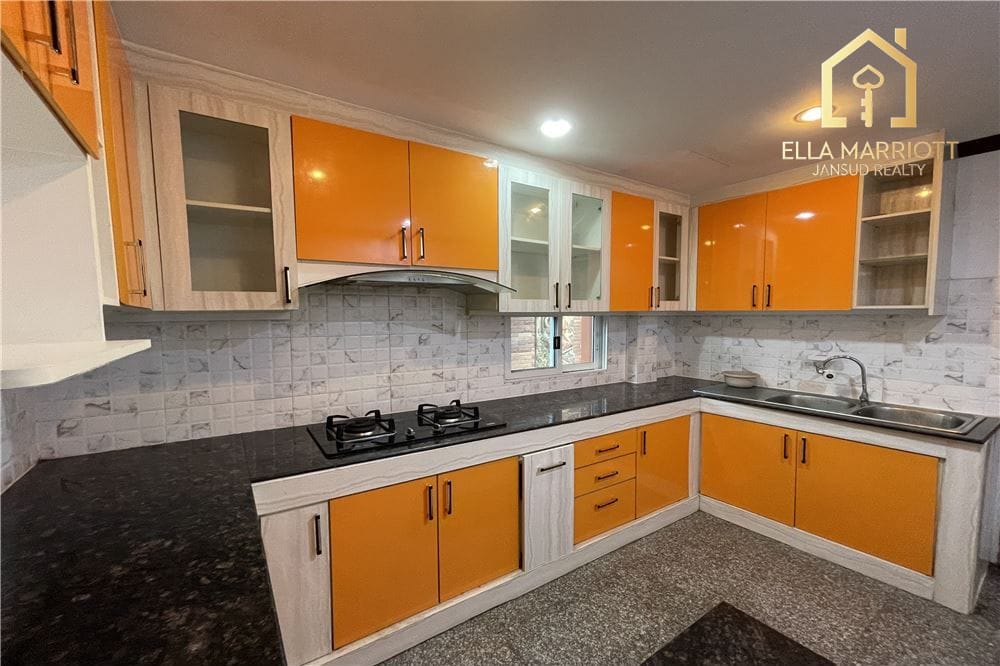 Spacious 4BR Family Home in Sukhumvit 71 Compound - For Rent 7