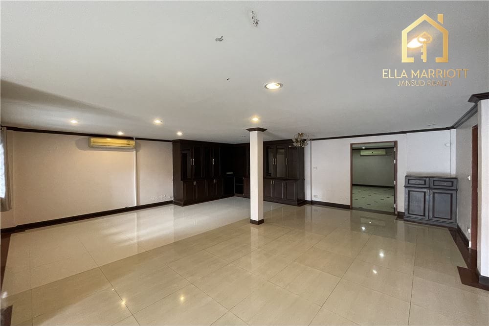 Spacious 4BR Family Home in Sukhumvit 71 Compound - For Rent 8