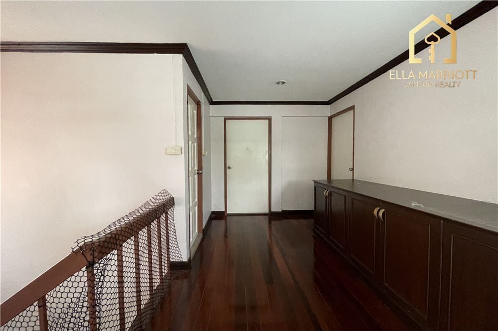 Spacious 4BR Family Home in Sukhumvit 71 Compound - For Rent 9