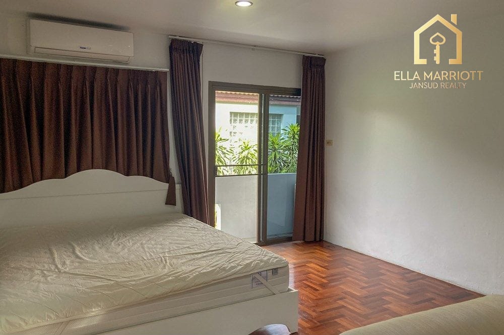 4-Bedroom House for Rent near Soonvijai BTS Thonglor 16