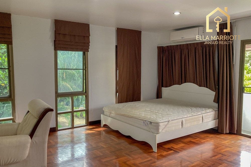 4-Bedroom House for Rent near Soonvijai BTS Thonglor 17