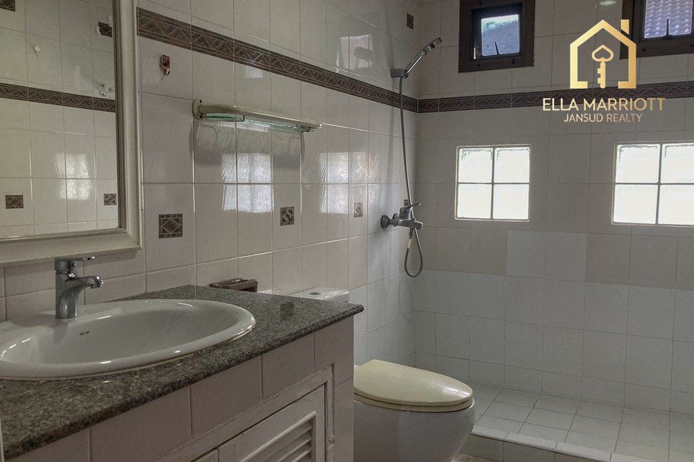 4-Bedroom House for Rent near Soonvijai BTS Thonglor 18