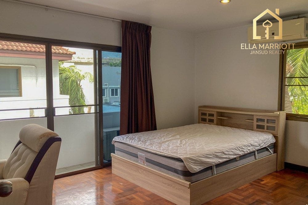 4-Bedroom House for Rent near Soonvijai BTS Thonglor 19