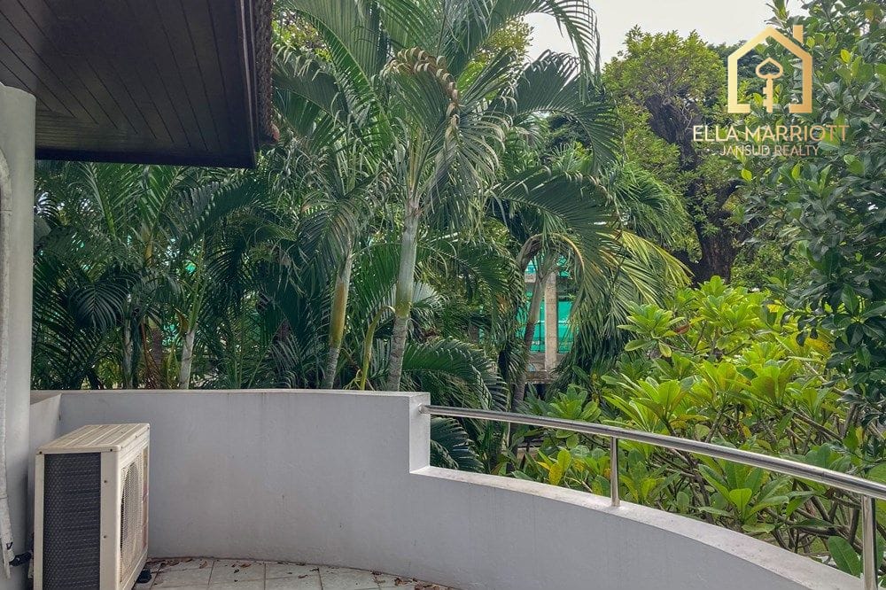 4-Bedroom House for Rent near Soonvijai BTS Thonglor 22