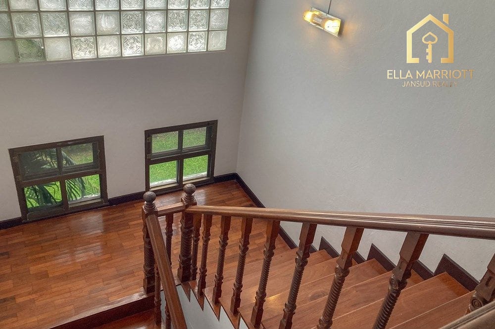 4-Bedroom House for Rent near Soonvijai BTS Thonglor 24