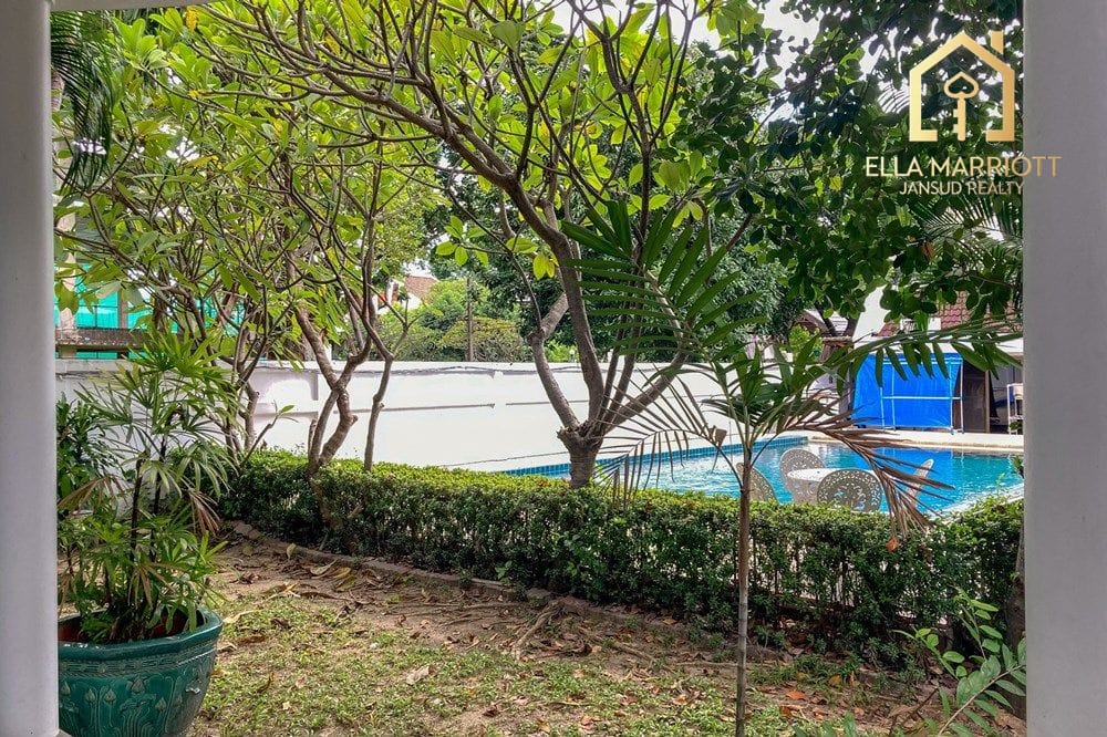 4-Bedroom House for Rent near Soonvijai BTS Thonglor 25