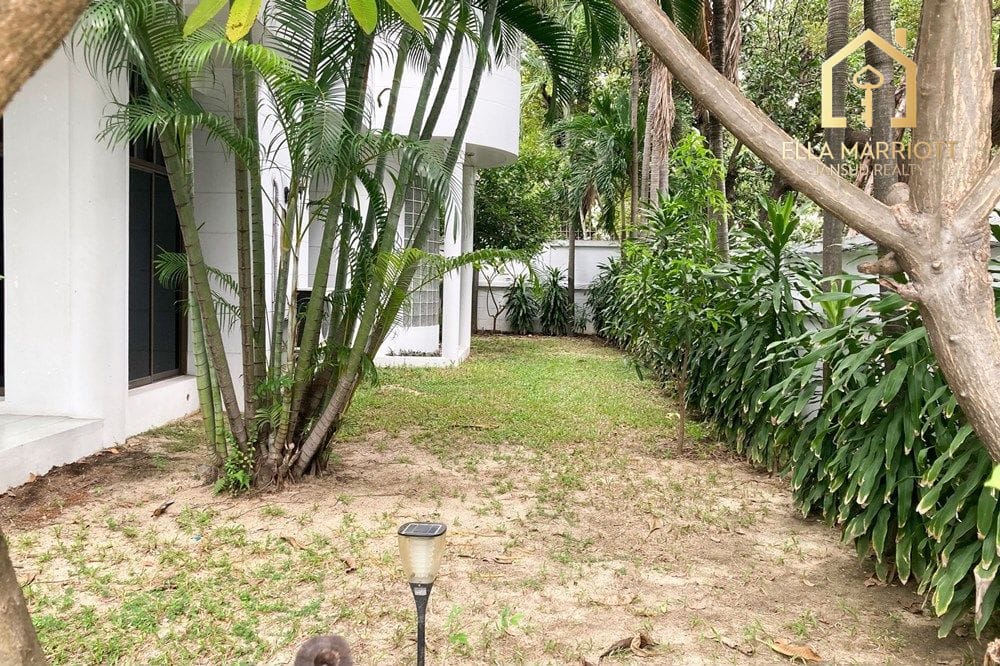 4-Bedroom House for Rent near Soonvijai BTS Thonglor 26