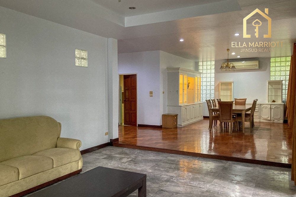 4-Bedroom House for Rent near Soonvijai BTS Thonglor 4