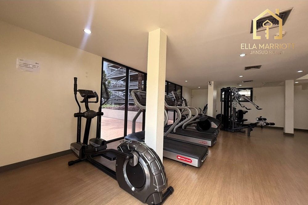 "Luxury Bangkok Condo: Modern 3-Bed, 4-Bath Oasis" 12