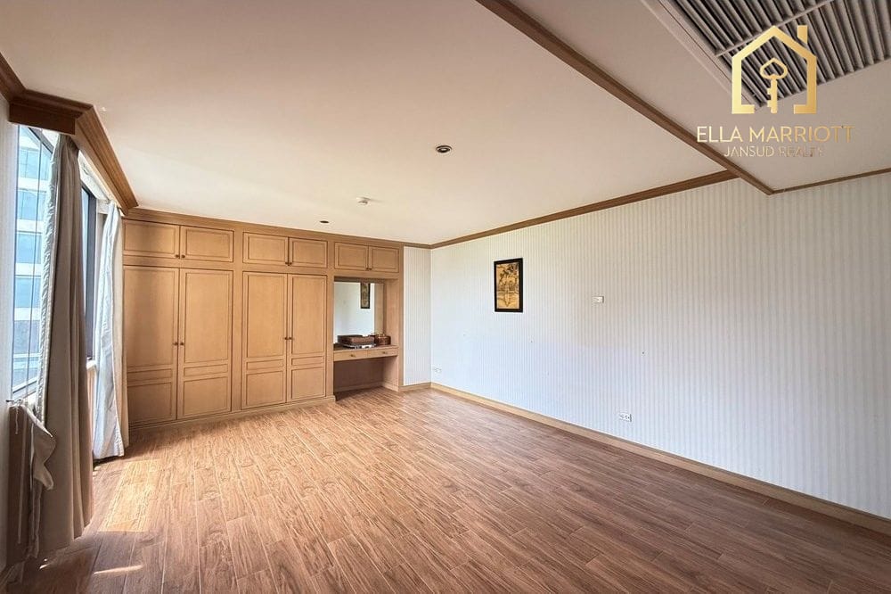 "Luxury Bangkok Condo: Modern 3-Bed, 4-Bath Oasis" 2
