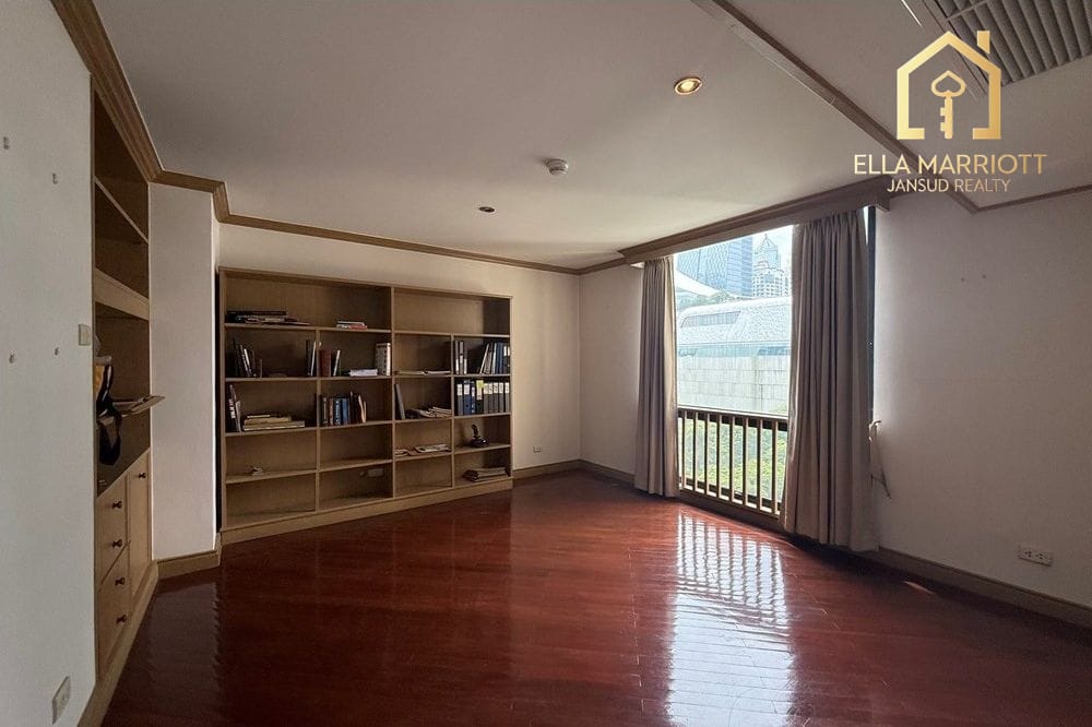"Luxury Bangkok Condo: Modern 3-Bed, 4-Bath Oasis" 4